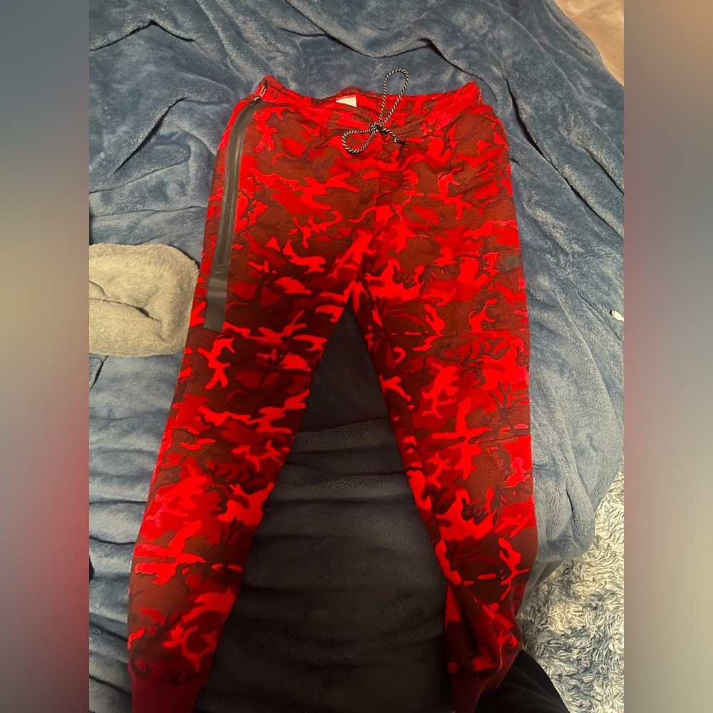 red nike camp joggers